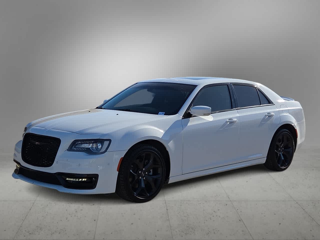 Thumbnail: 2022 Chrysler 300 - 4