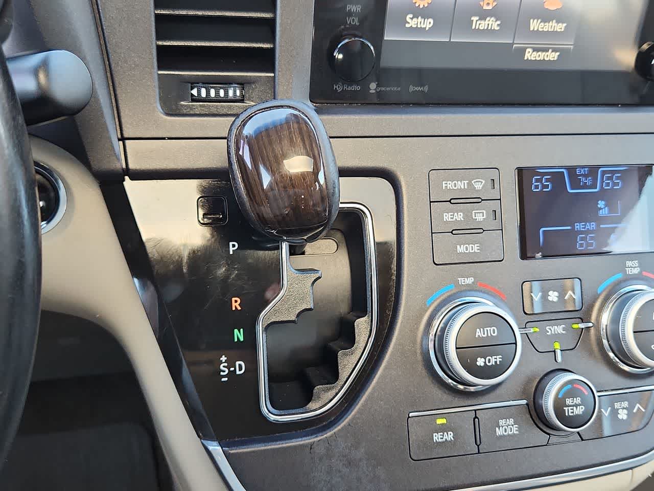 Thumbnail: 2016 Toyota Sienna - 21