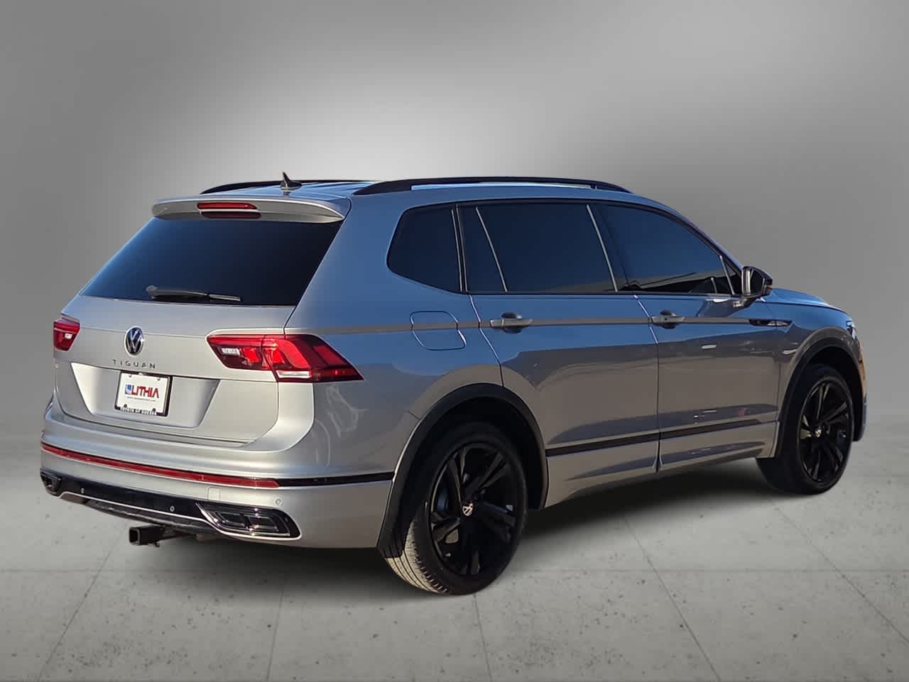 Thumbnail: 2023 Volkswagen Tiguan - 8