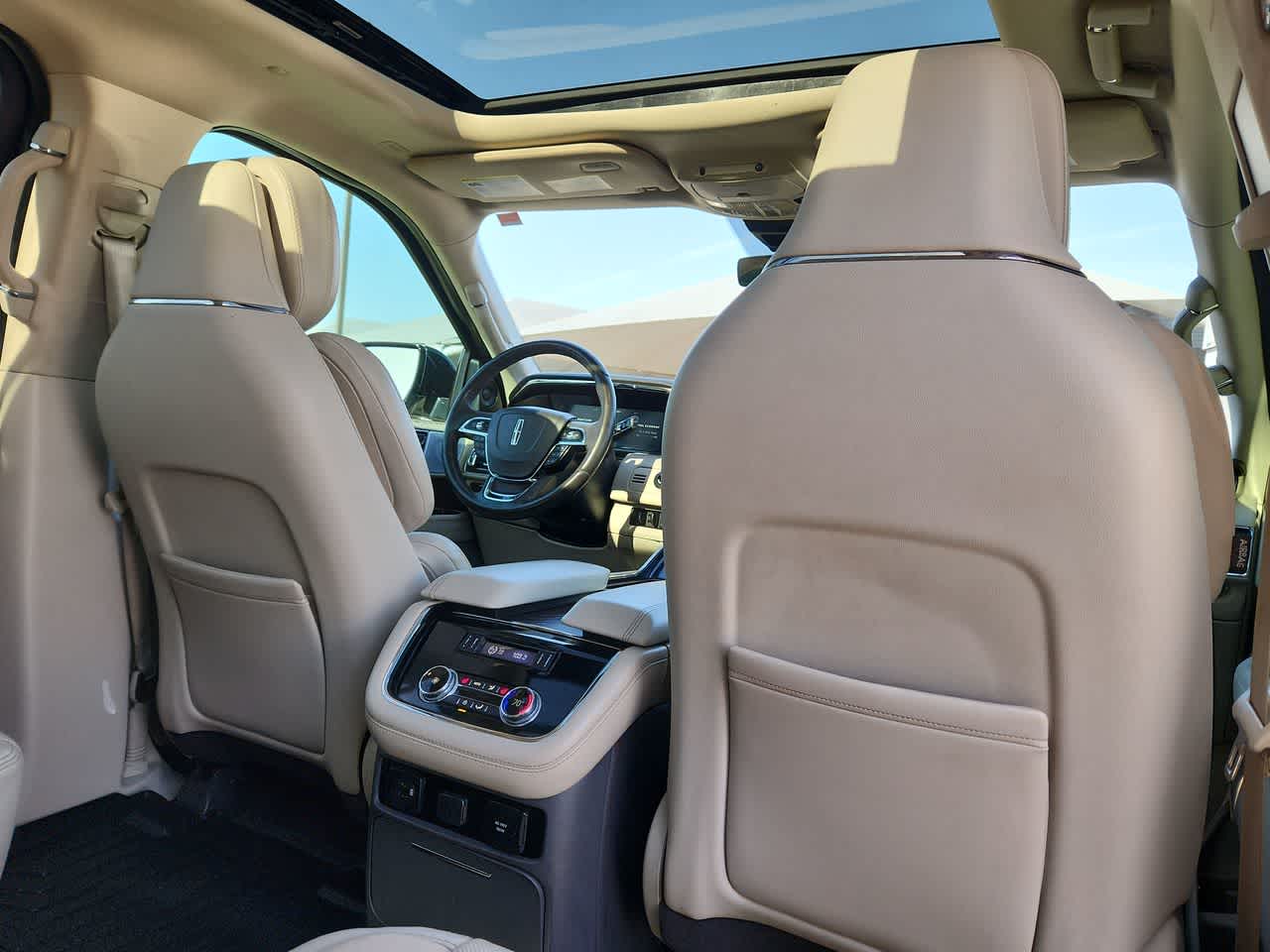 Thumbnail: 2021 Lincoln Navigator - 16