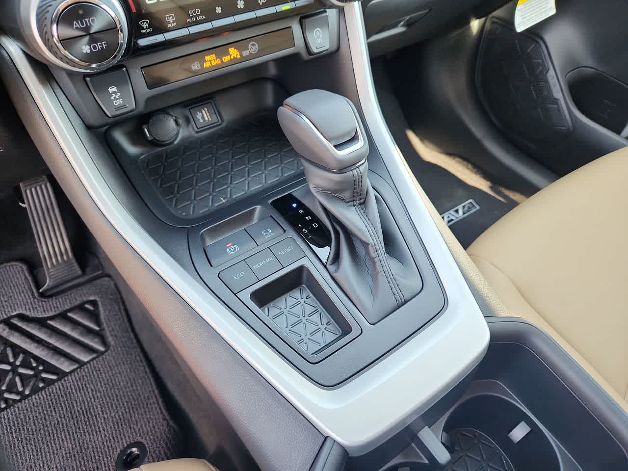 Thumbnail: 2025 Toyota RAV4 - 21