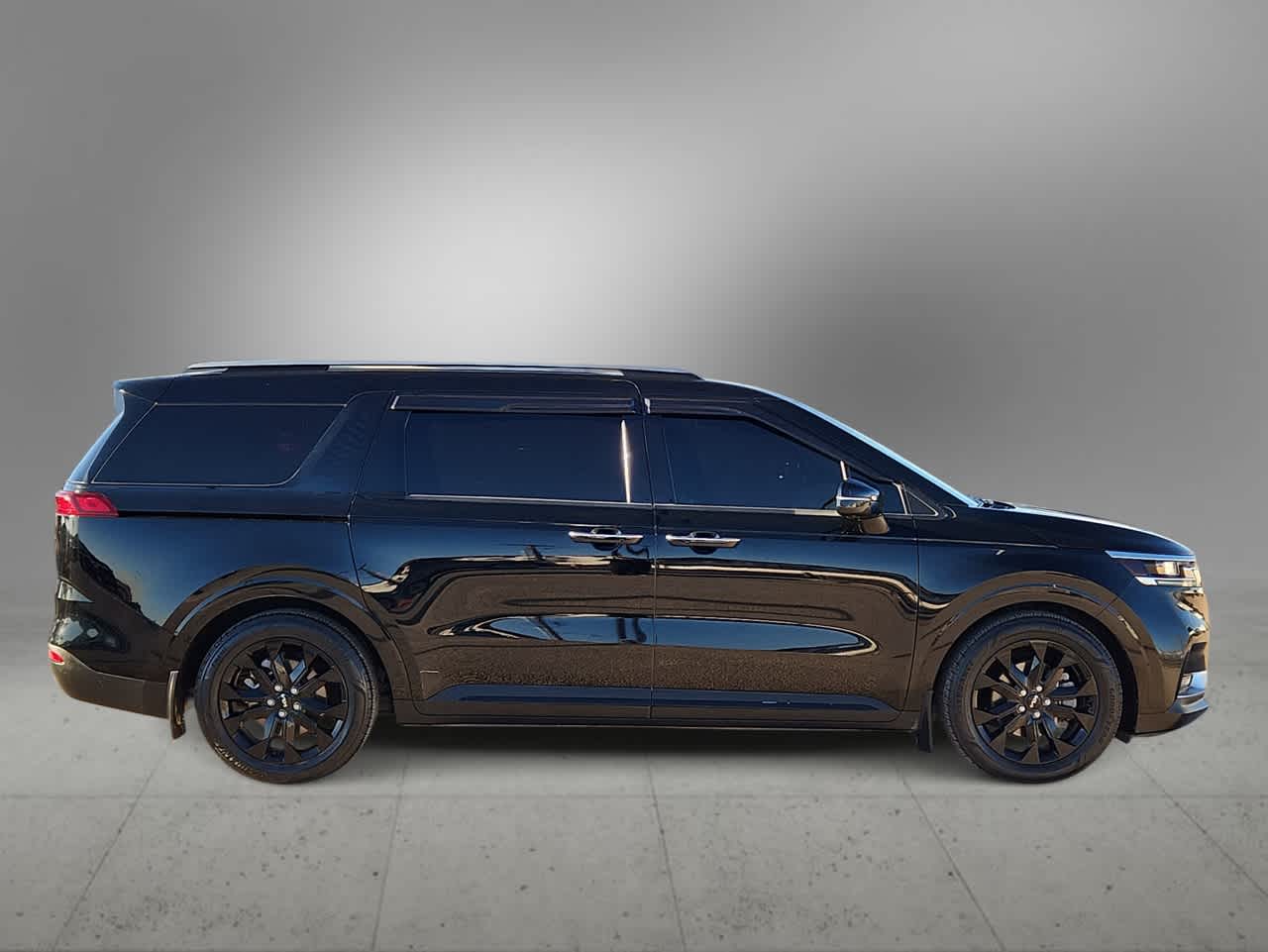 Thumbnail: 2022 Kia Carnival - 9