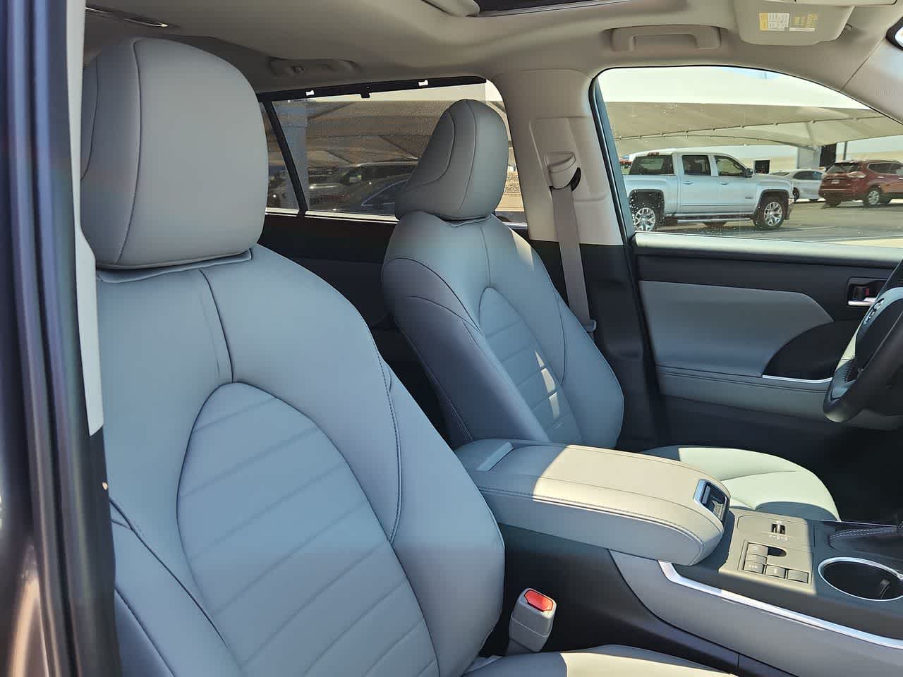 Thumbnail: 2024 Toyota Highlander - 22