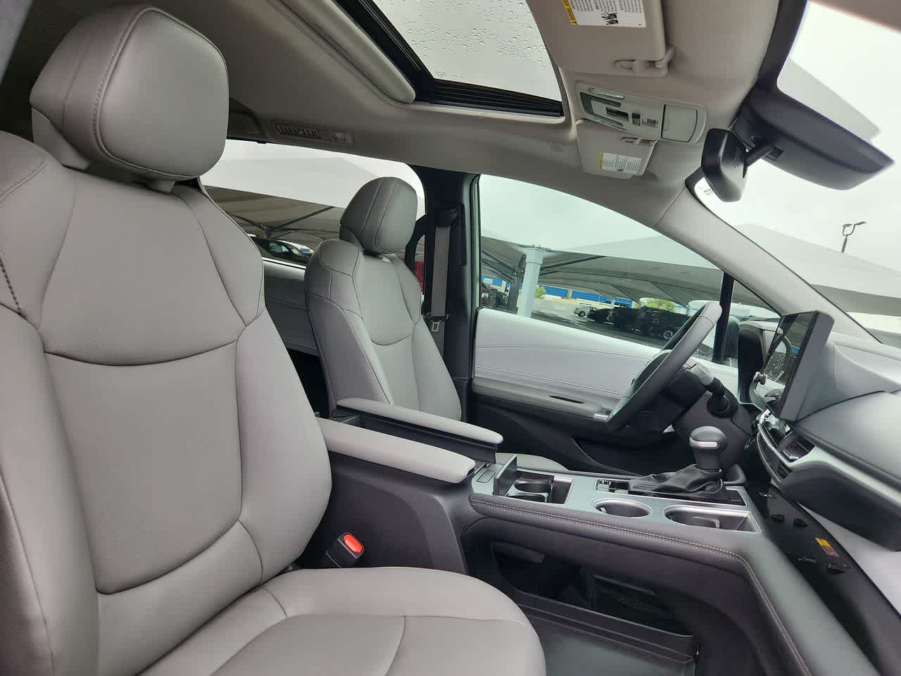 Thumbnail: 2025 Toyota Sienna - 18