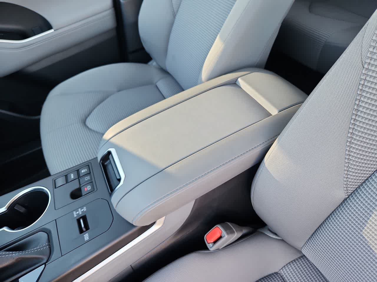 Thumbnail: 2023 Toyota Highlander - 20