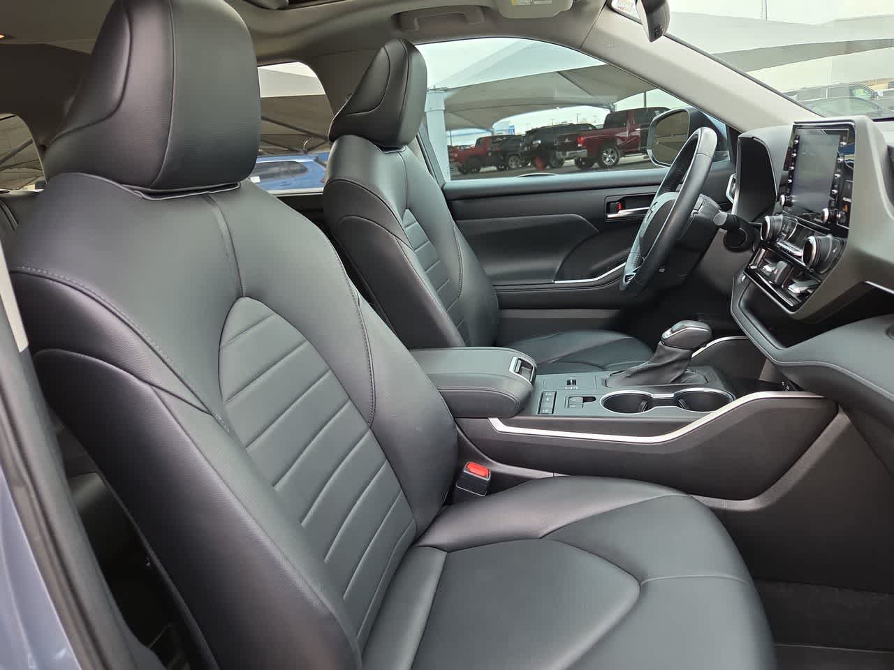 Thumbnail: 2021 Toyota Highlander - 18