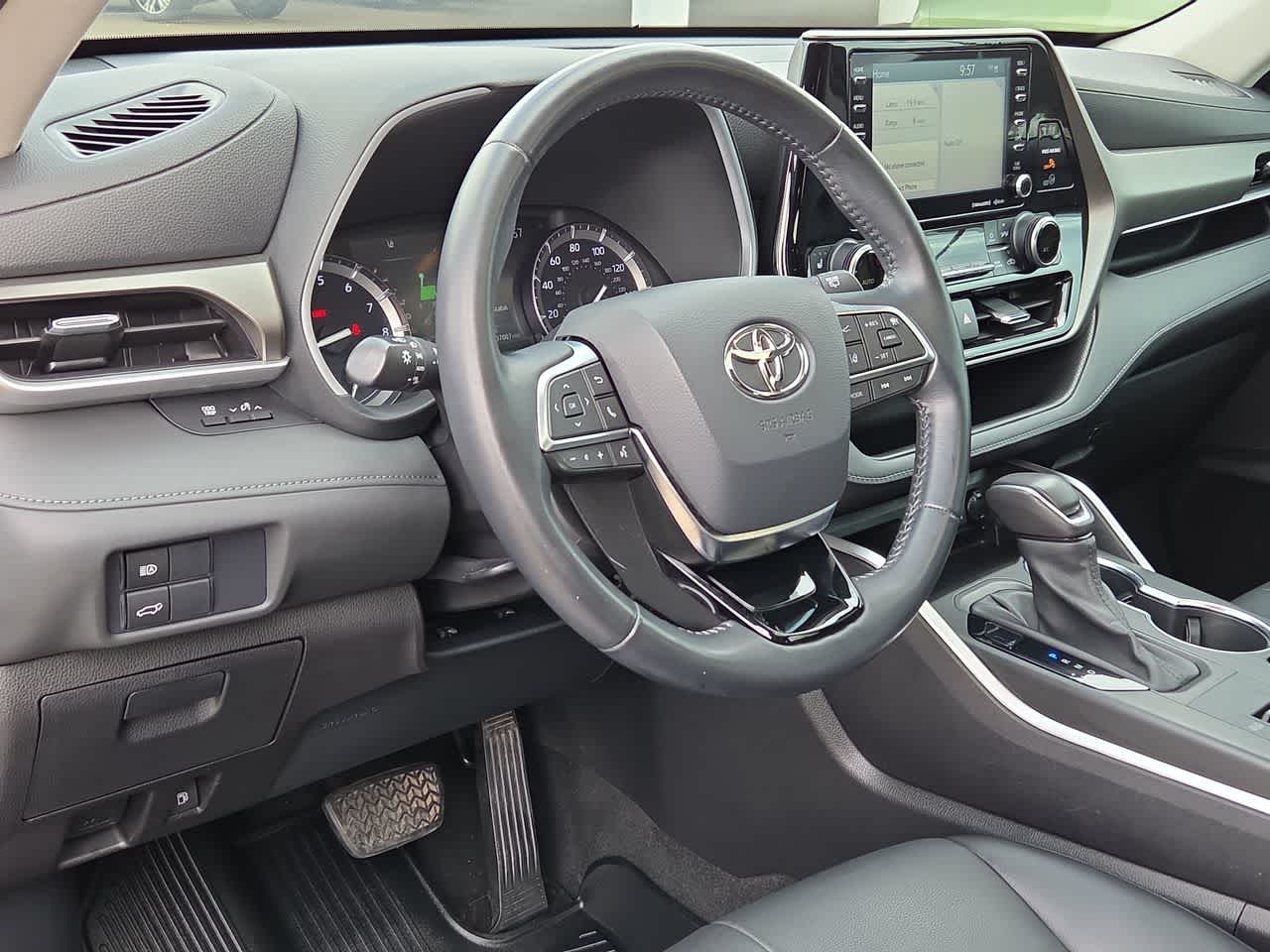 Thumbnail: 2021 Toyota Highlander - 10