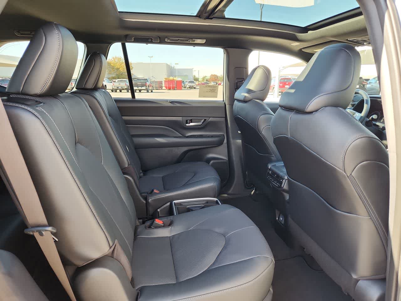 Thumbnail: 2026 Toyota Grand Highlander - 17