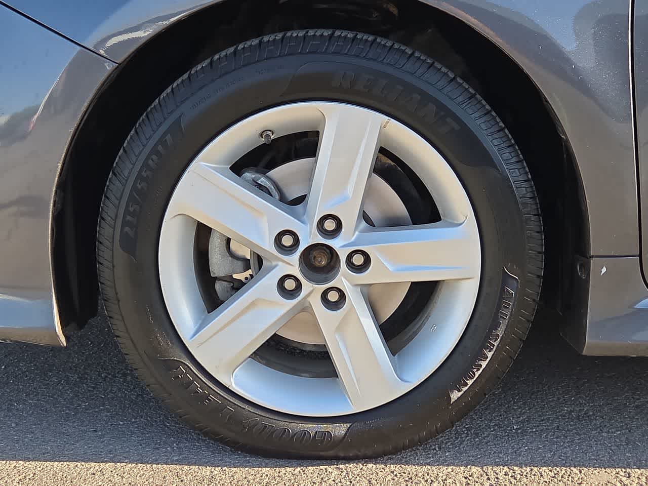 Thumbnail: 2013 Toyota Camry - 12