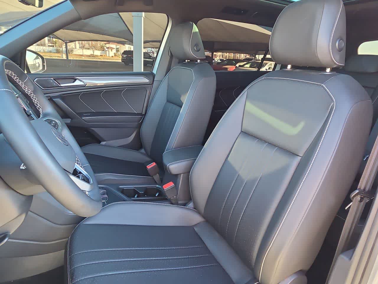 Thumbnail: 2023 Volkswagen Tiguan - 15