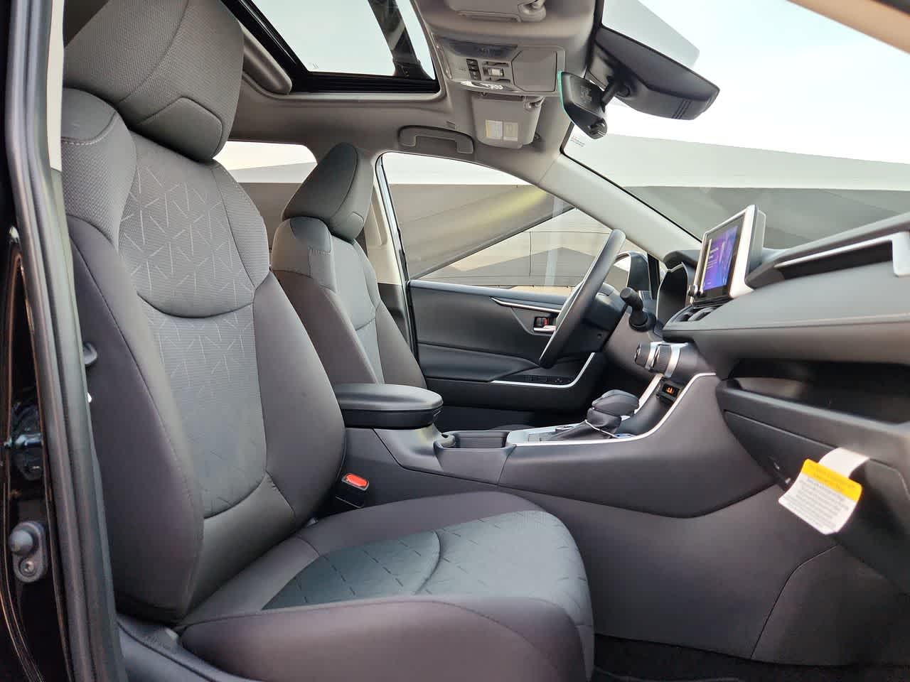 Thumbnail: 2025 Toyota RAV4 - 18