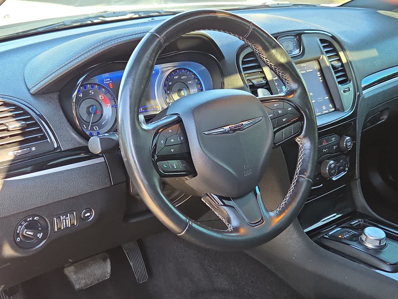 Thumbnail: 2022 Chrysler 300 - 10