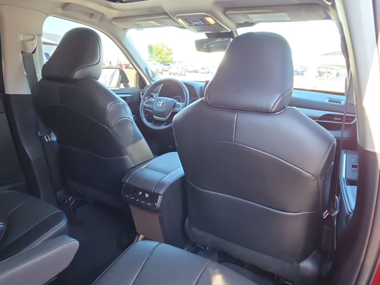 Thumbnail: 2023 Toyota Highlander - 16