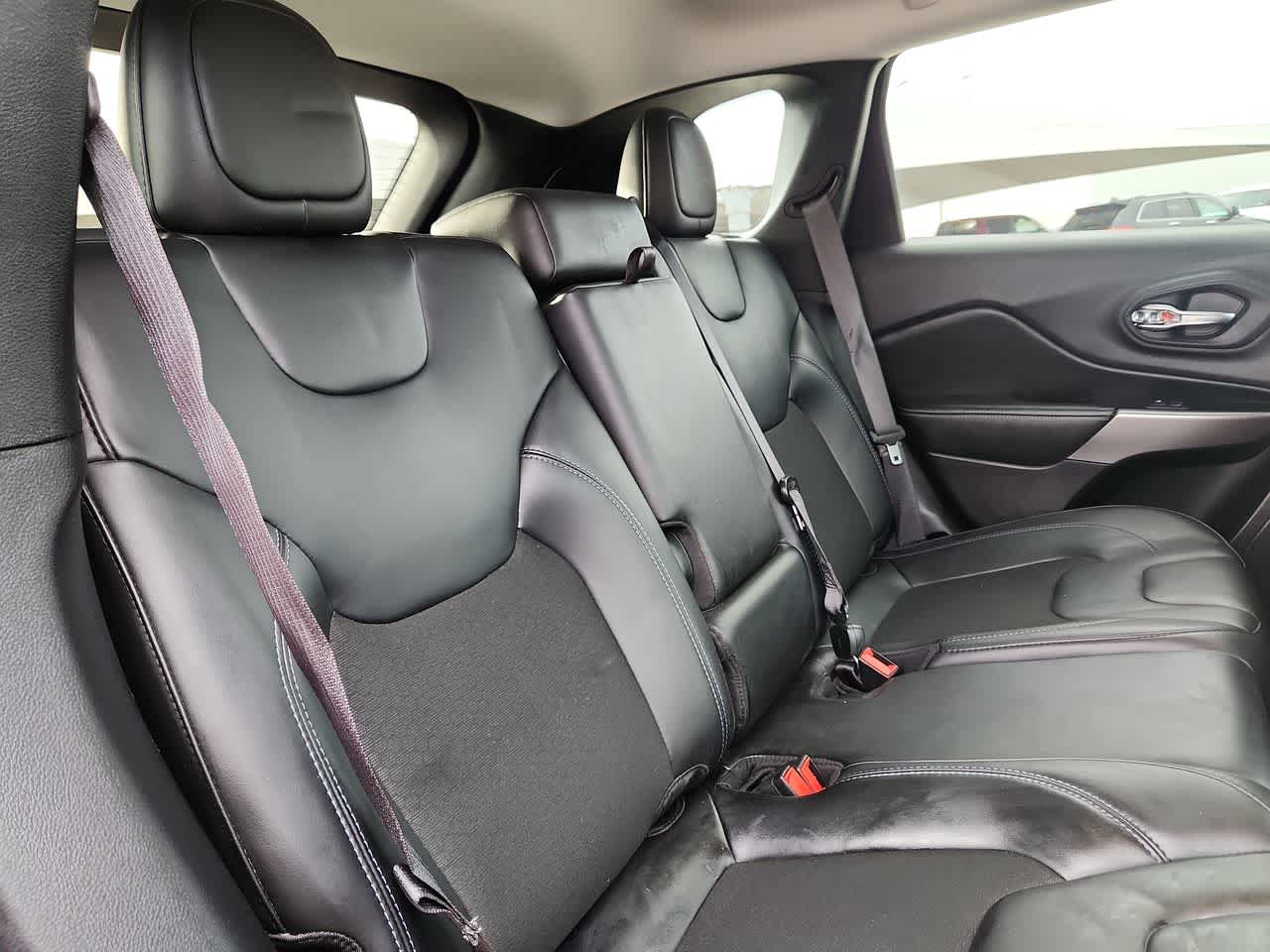 Thumbnail: 2021 Jeep Cherokee - 17