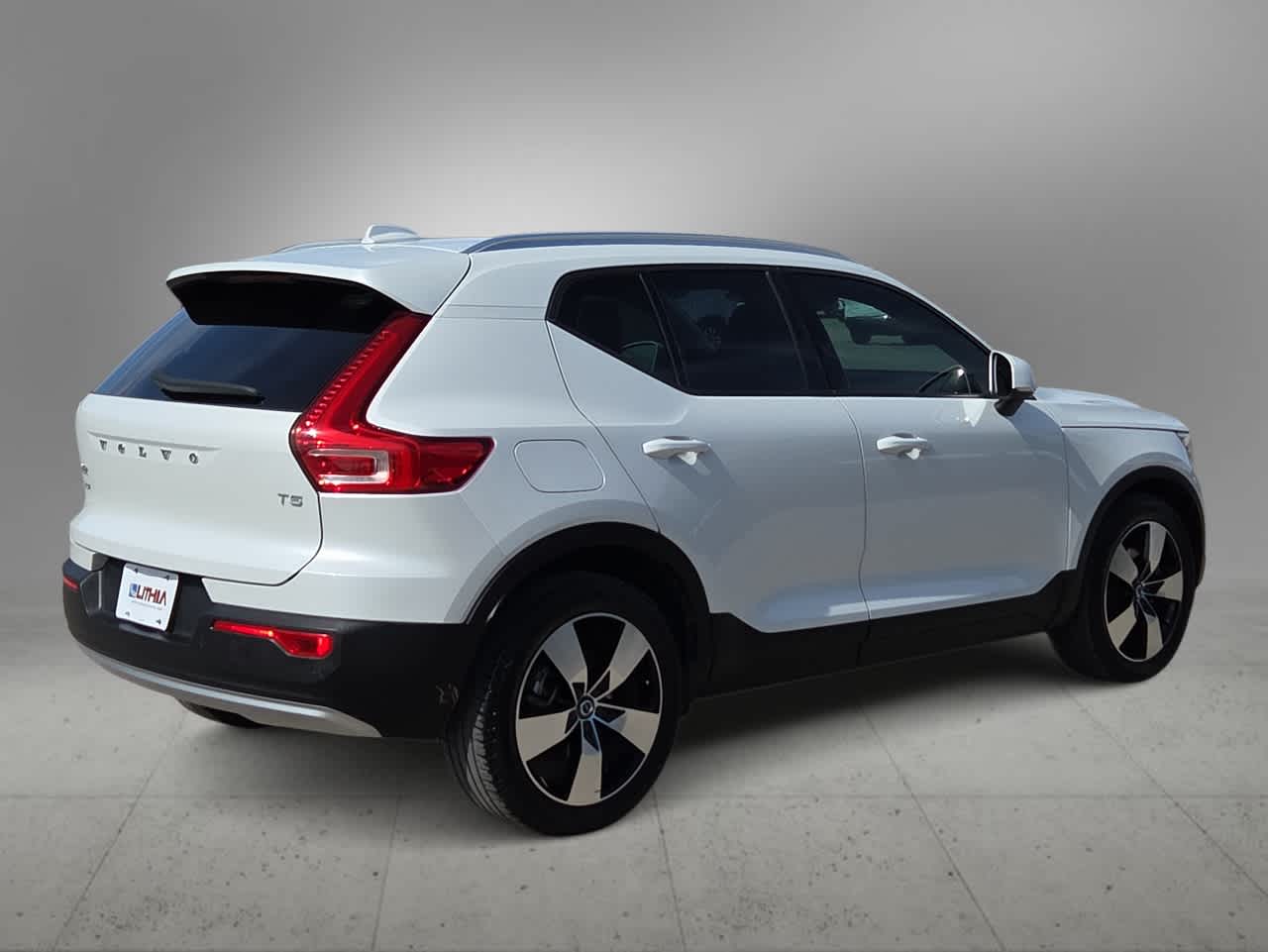 Thumbnail: 2021 Volvo XC40 - 8
