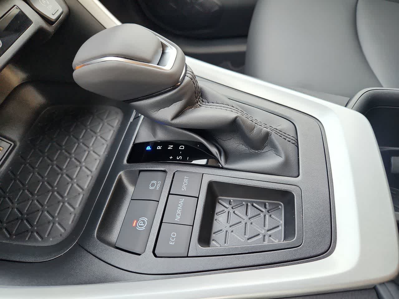 Thumbnail: 2025 Toyota RAV4 - 21