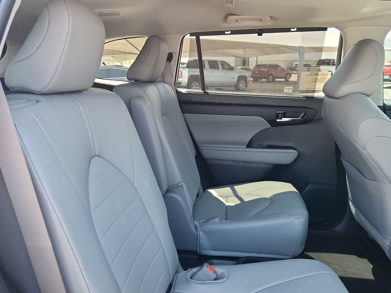 Thumbnail: 2024 Toyota Highlander - 21