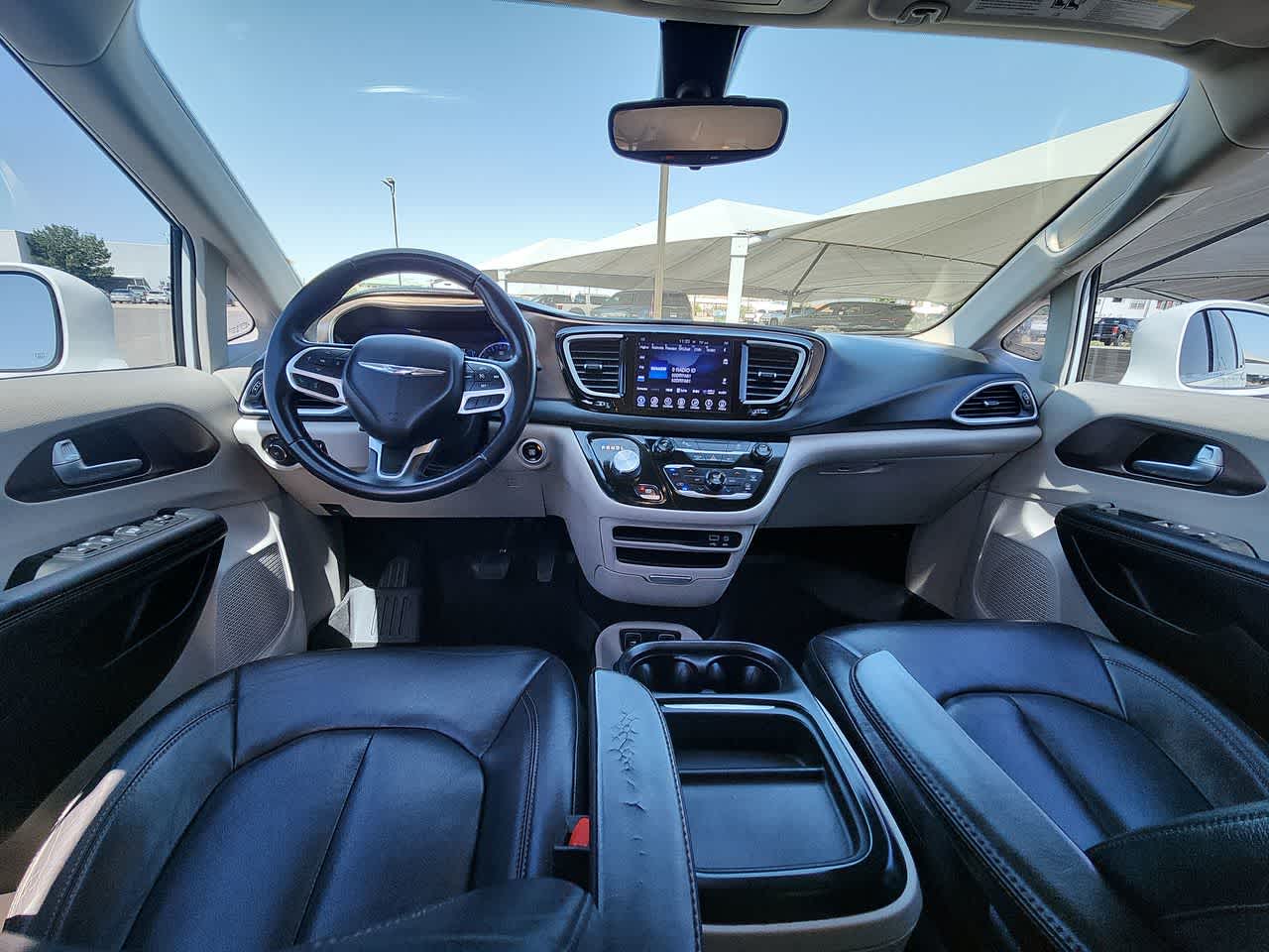 2017 Chrysler Pacifica Touring-L 18