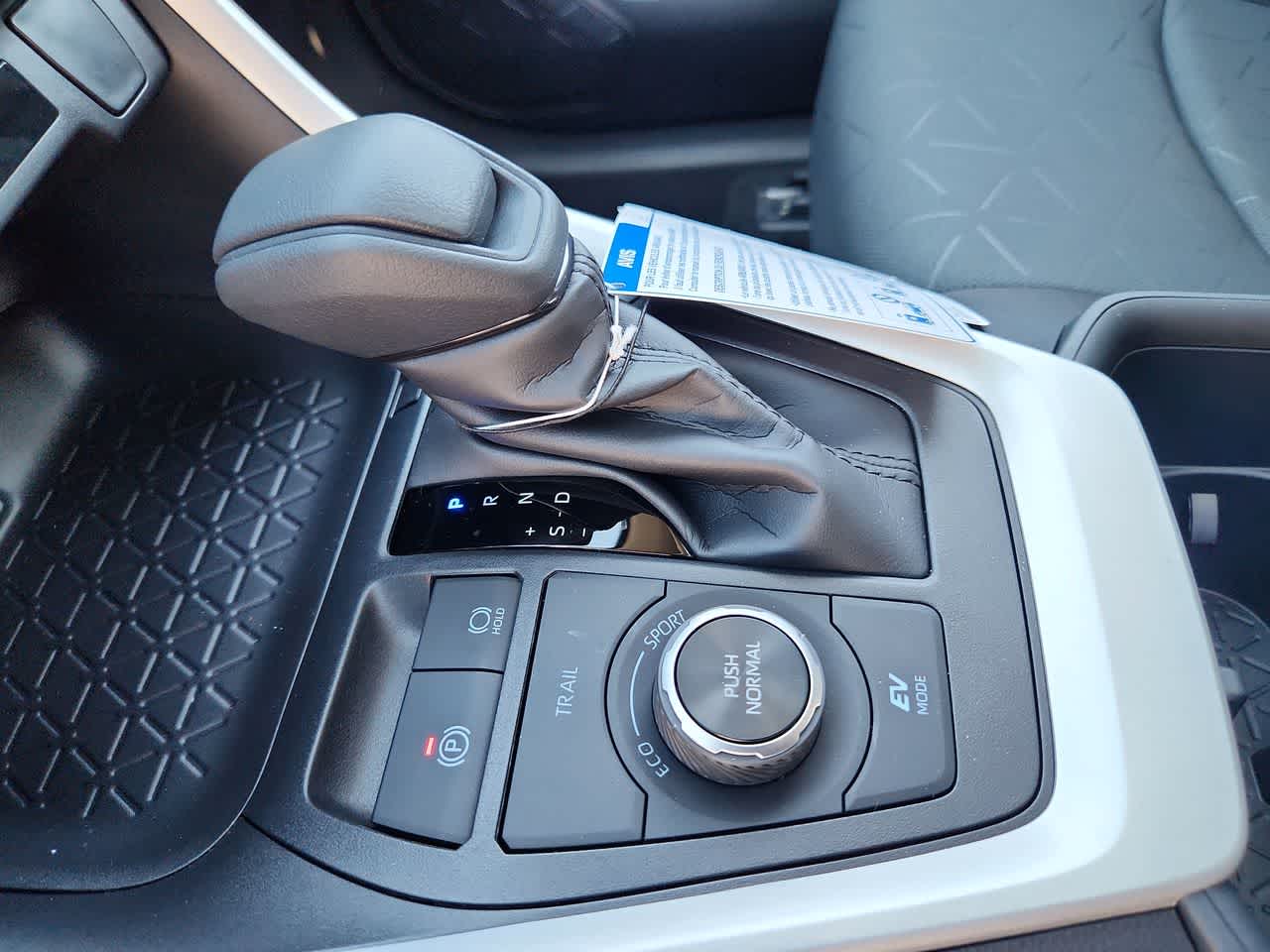 Thumbnail: 2025 Toyota RAV4 - 21