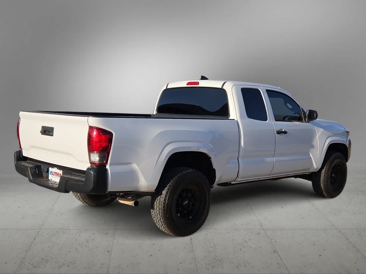 Thumbnail: 2022 Toyota Tacoma - 8