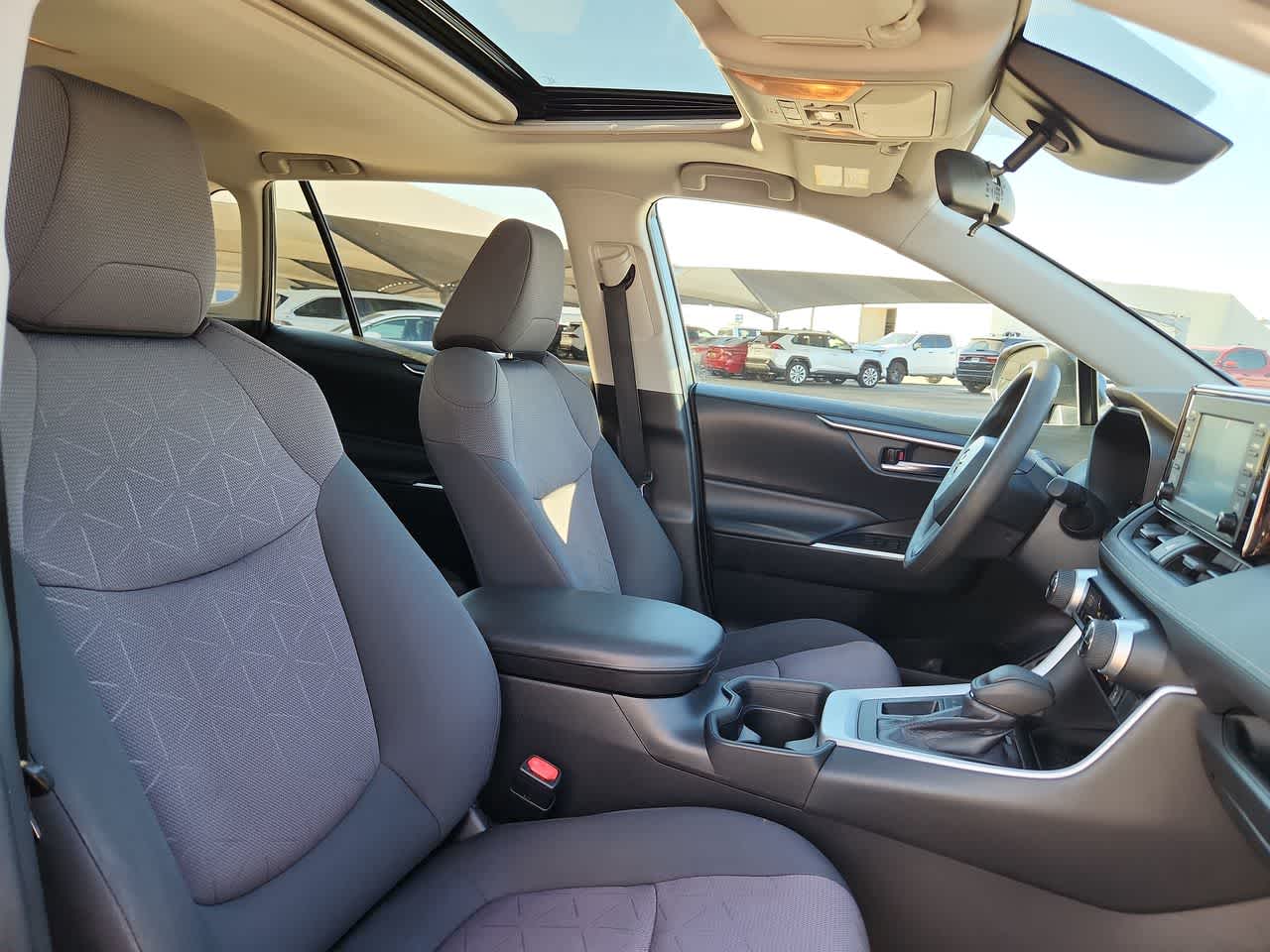 Thumbnail: 2019 Toyota RAV4 - 18