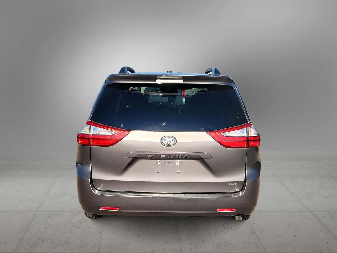 Thumbnail: 2016 Toyota Sienna - 7