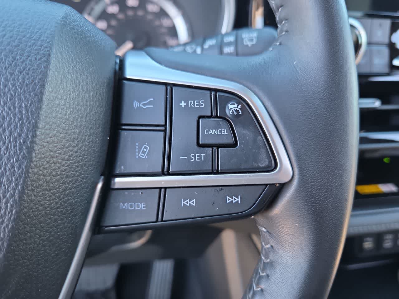 Thumbnail: 2023 Toyota Highlander - 27