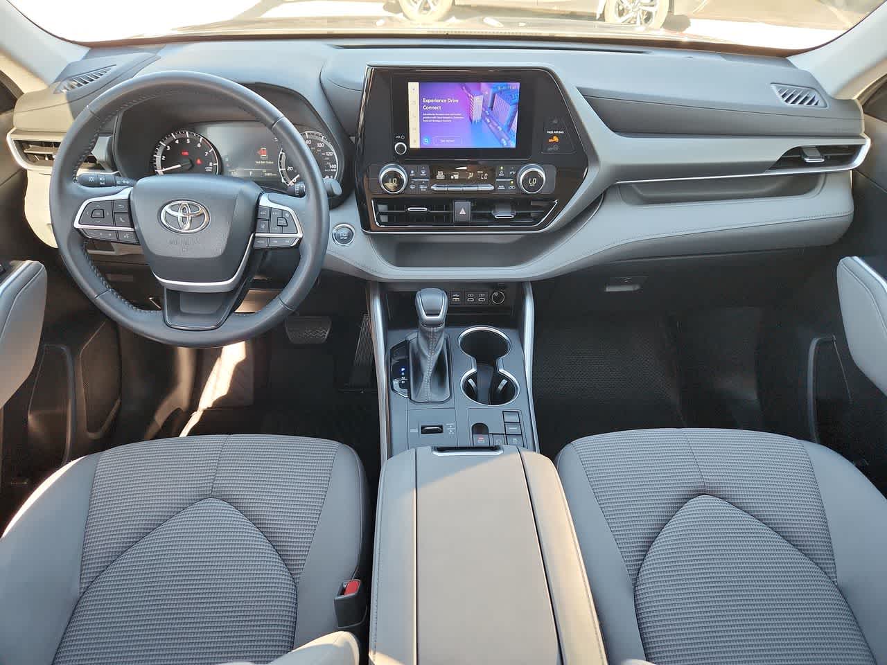 Thumbnail: 2023 Toyota Highlander - 14