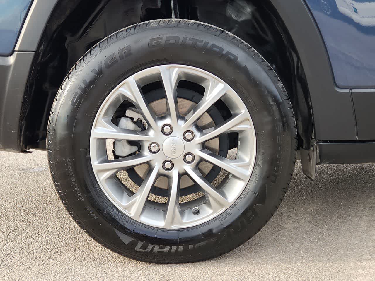 Thumbnail: 2021 Jeep Cherokee - 12