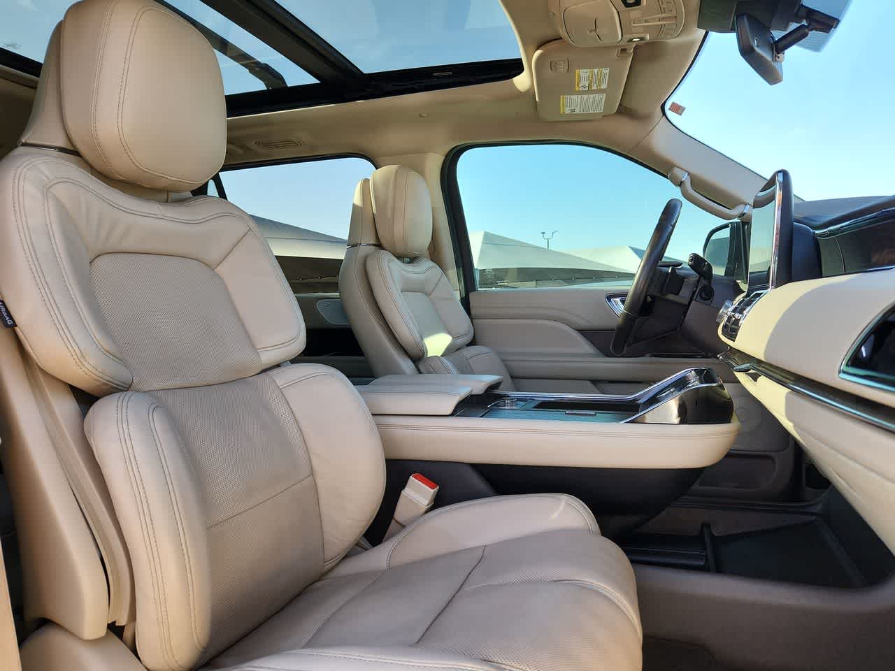 Thumbnail: 2021 Lincoln Navigator - 18