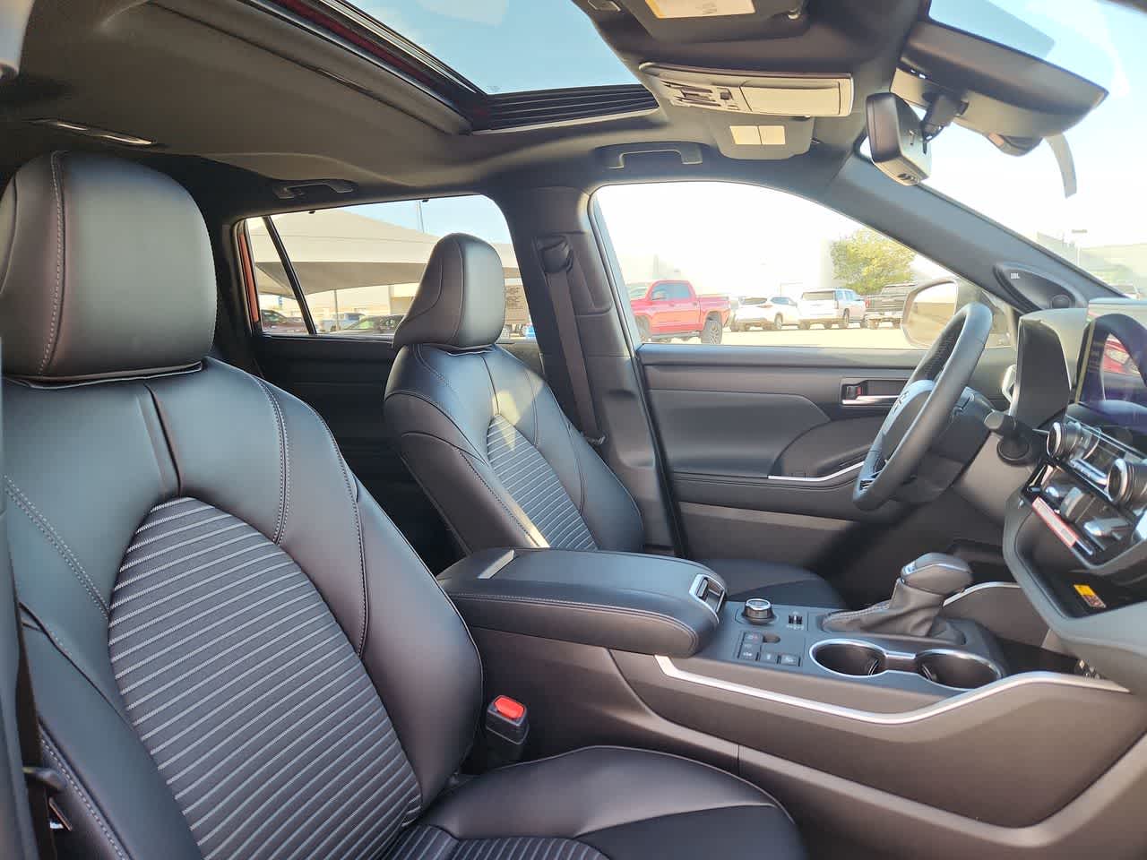 Thumbnail: 2026 Toyota Highlander - 18