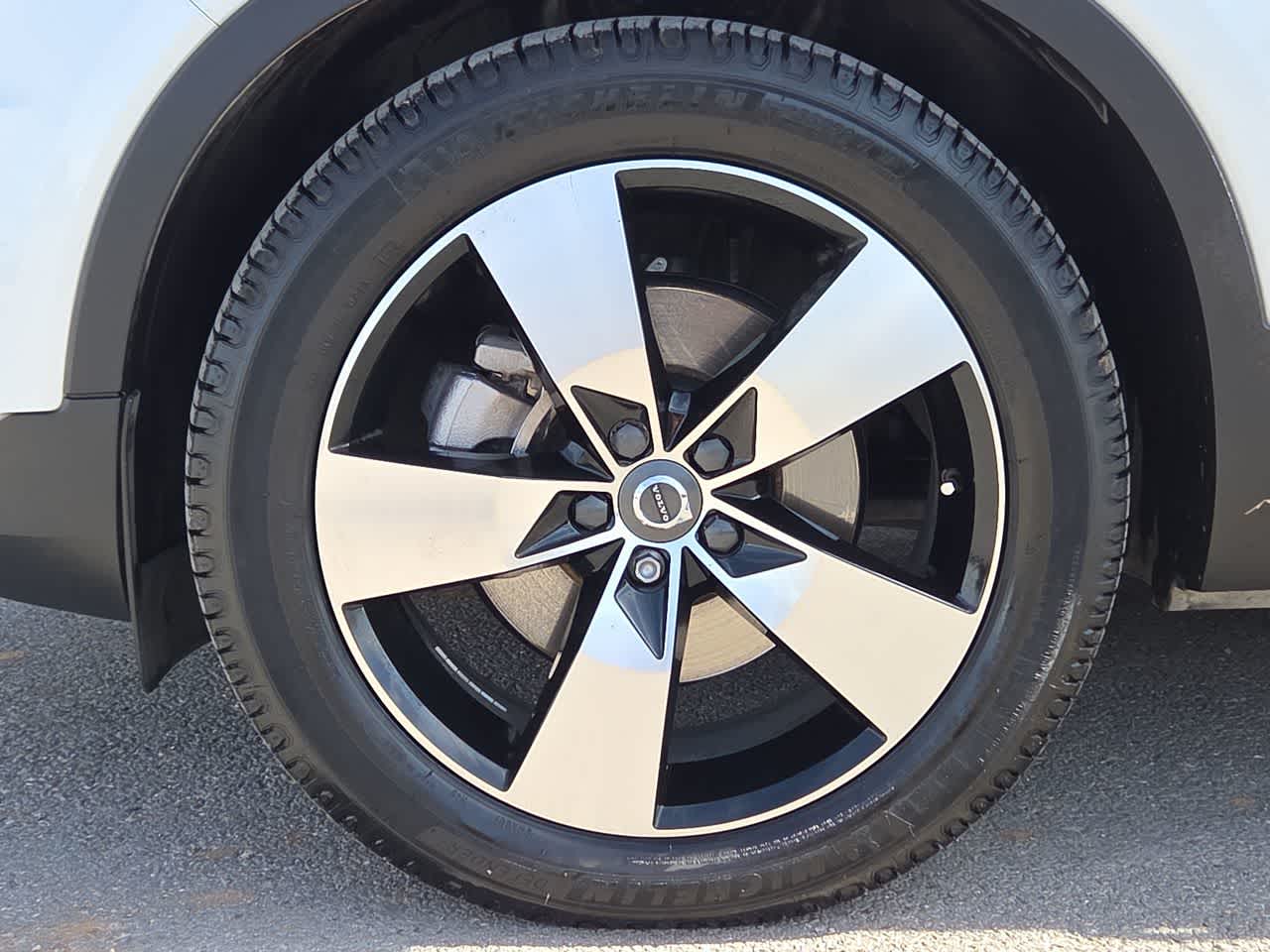 Thumbnail: 2021 Volvo XC40 - 12