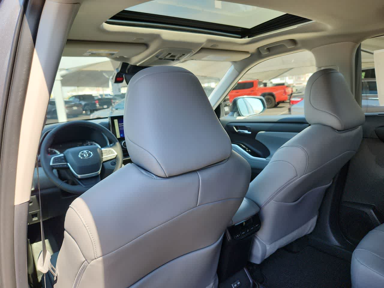 Thumbnail: 2025 Toyota Highlander - 16