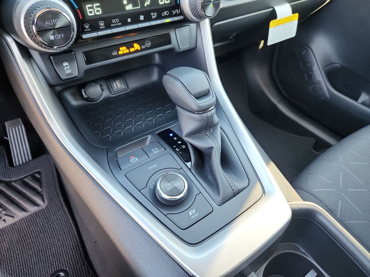 Thumbnail: 2025 Toyota RAV4 - 21