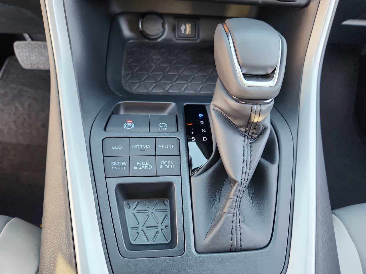 Thumbnail: 2025 Toyota RAV4 - 21