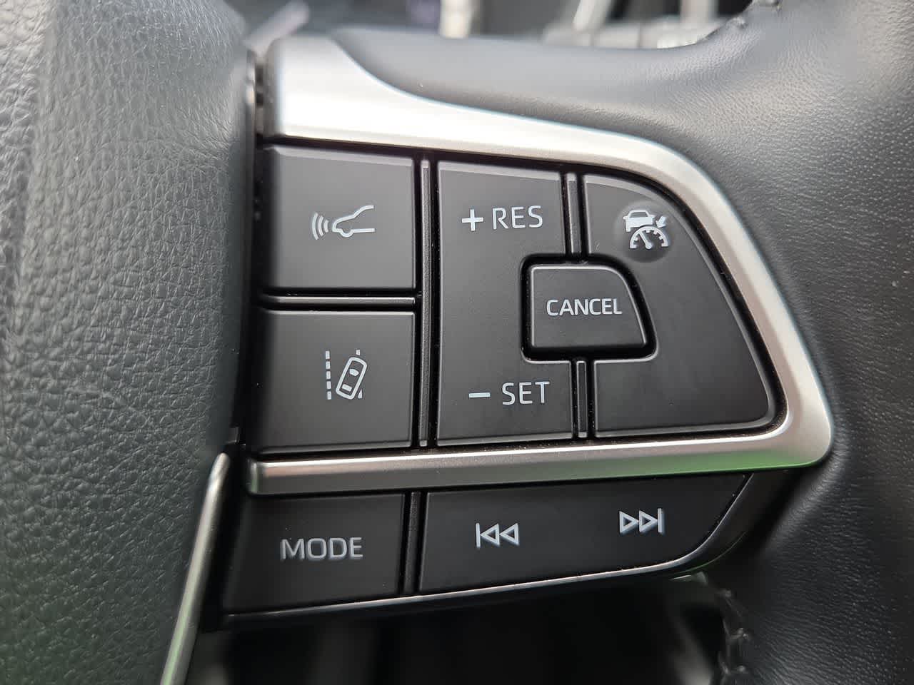 Thumbnail: 2023 Toyota Highlander - 23