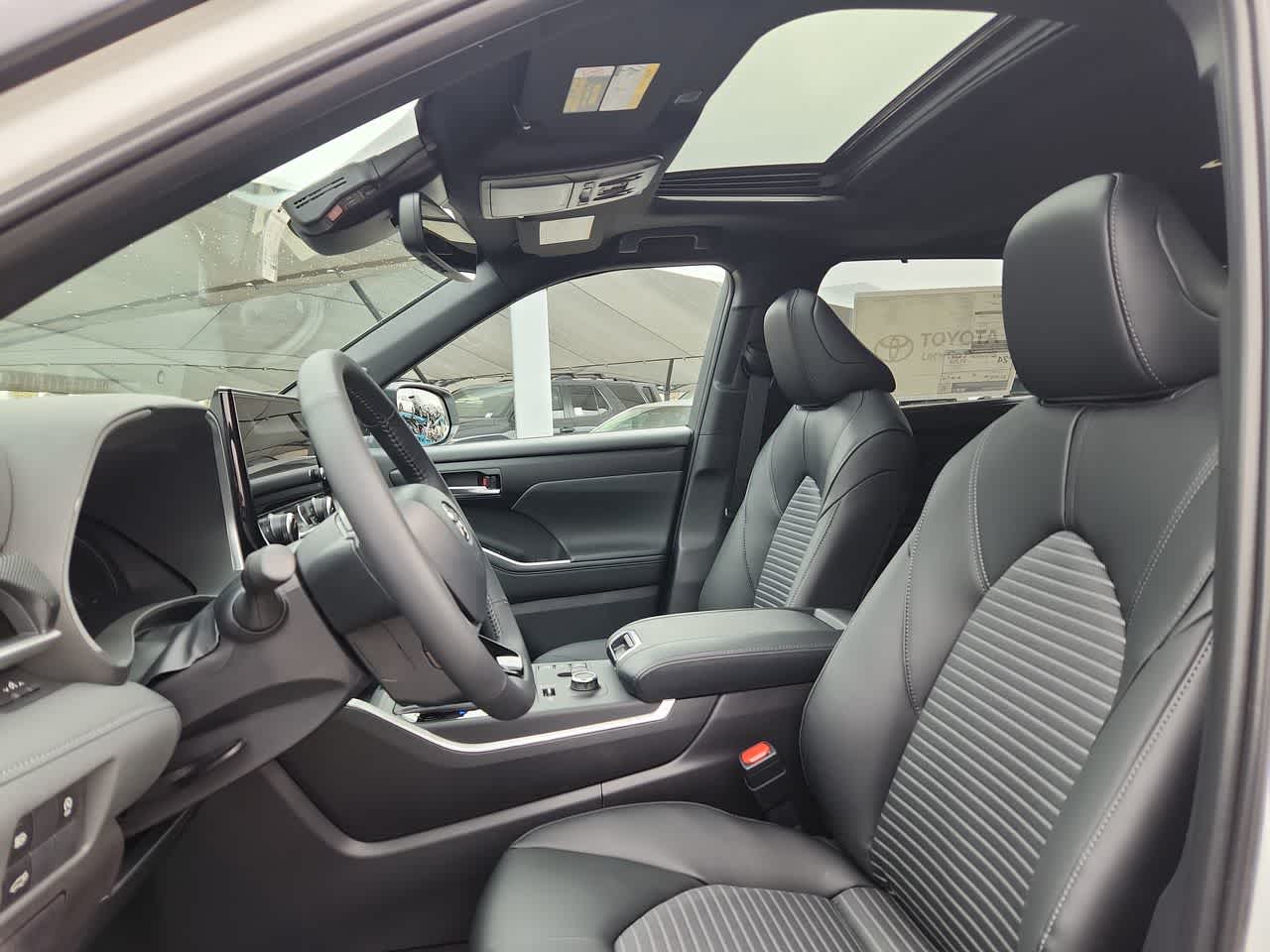 Thumbnail: 2026 Toyota Highlander - 15