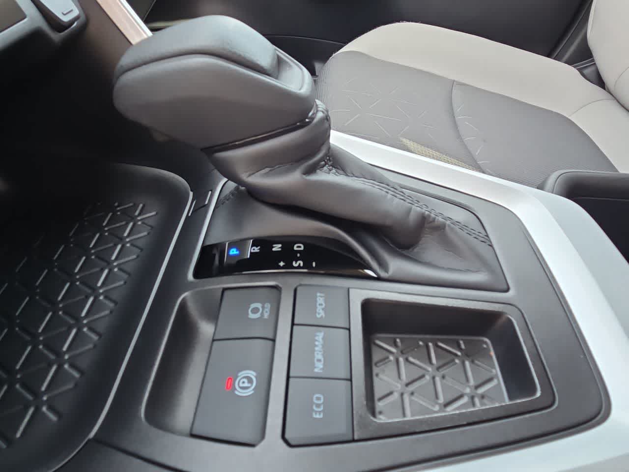 Thumbnail: 2025 Toyota RAV4 - 21