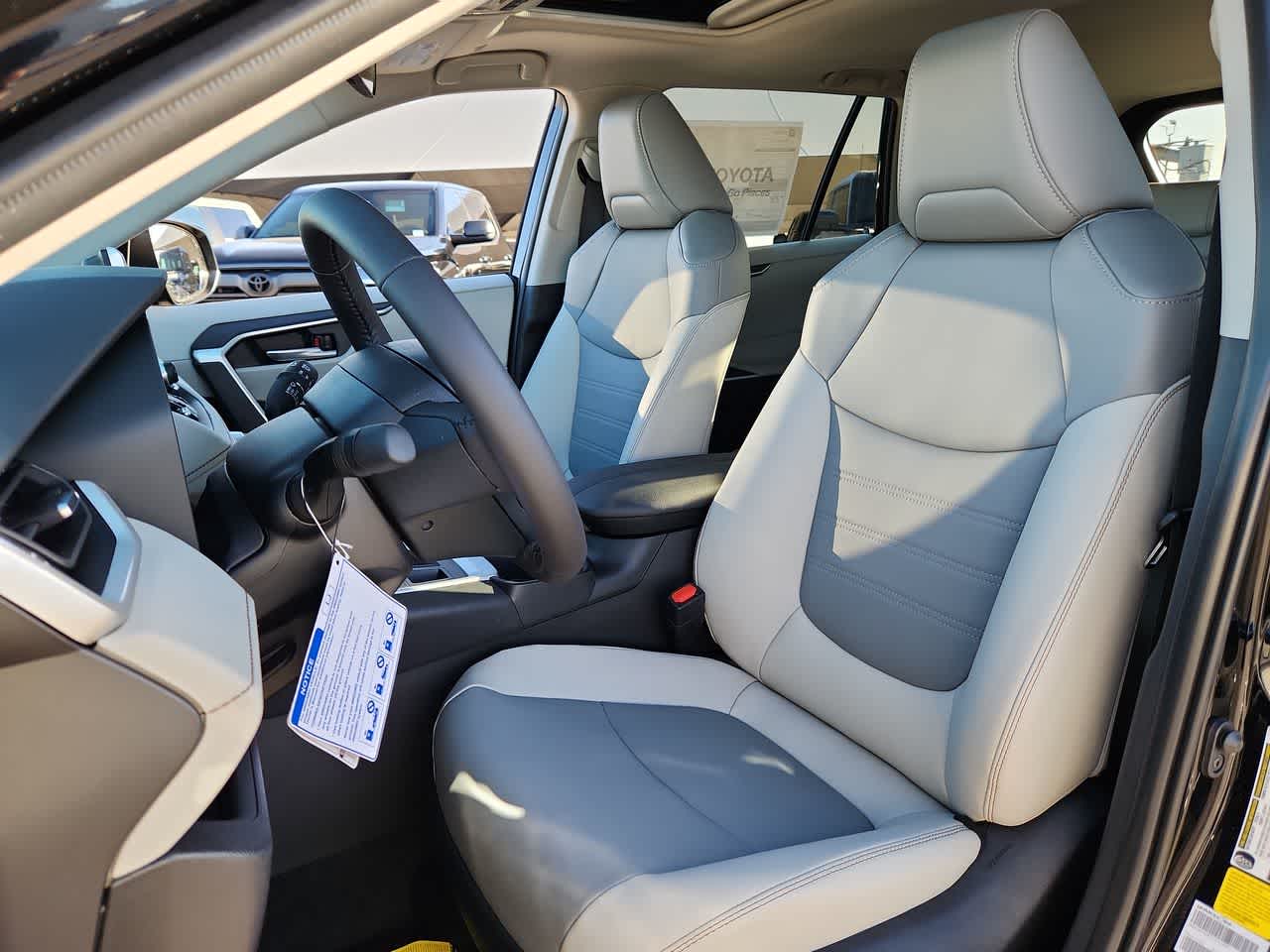 Thumbnail: 2025 Toyota RAV4 - 15