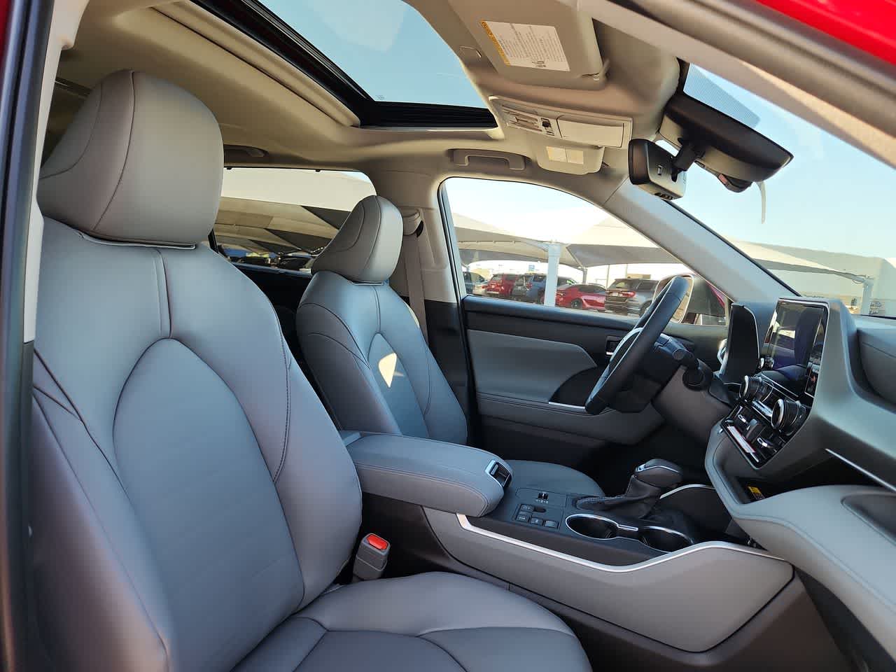 Thumbnail: 2025 Toyota Highlander - 18