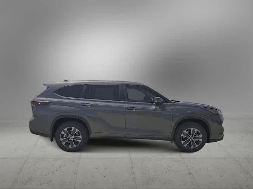 Thumbnail: 2024 Toyota Highlander - 2