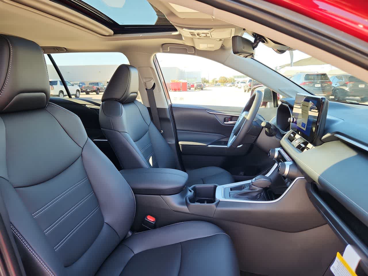 Thumbnail: 2025 Toyota RAV4 - 18