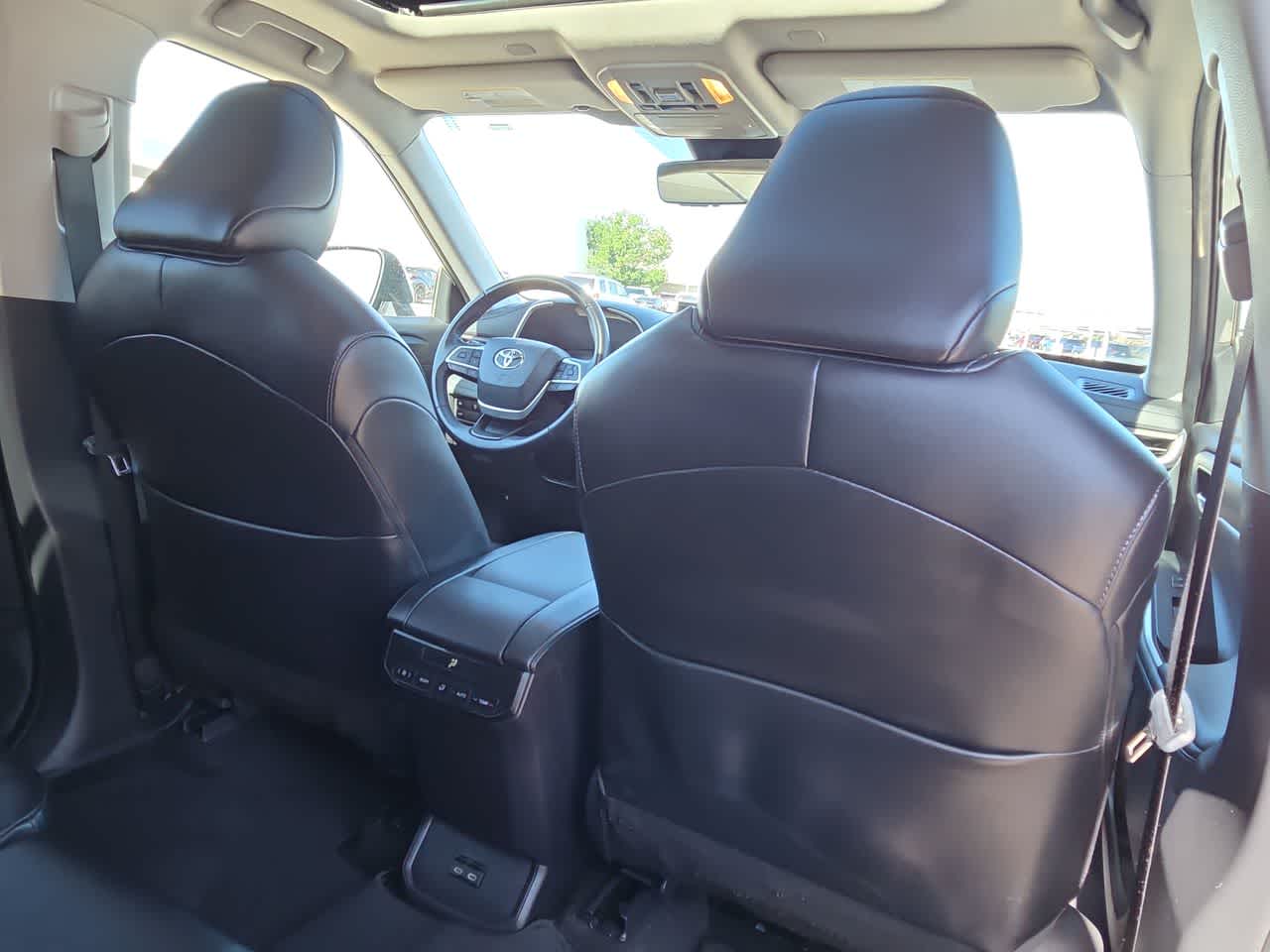 Thumbnail: 2023 Toyota Highlander - 16