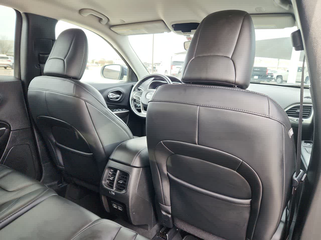 Thumbnail: 2021 Jeep Cherokee - 16