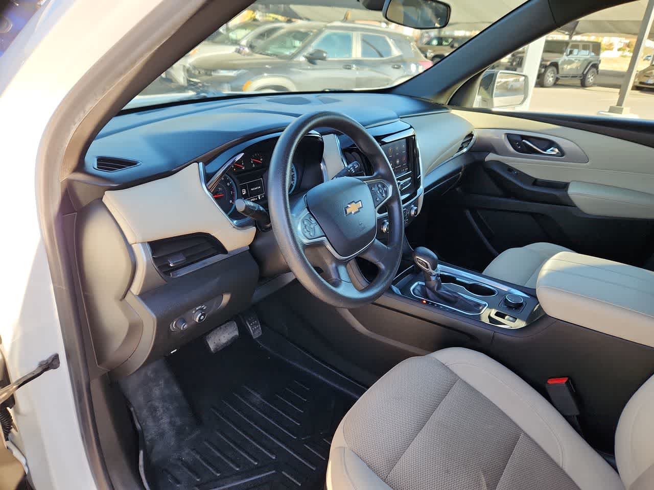 Thumbnail: 2022 Chevrolet Traverse - 10