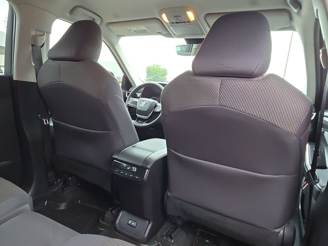 Thumbnail: 2023 Toyota Highlander - 16