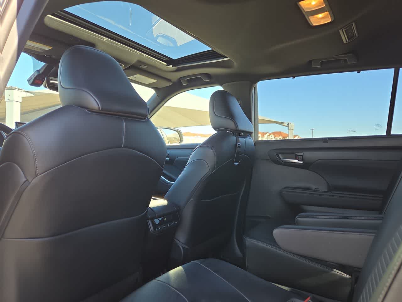 Thumbnail: 2023 Toyota Highlander - 20