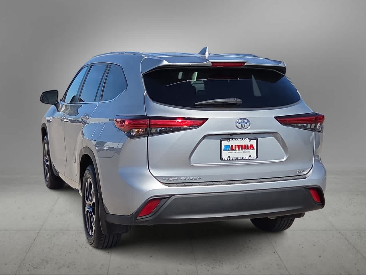 Thumbnail: 2023 Toyota Highlander - 7