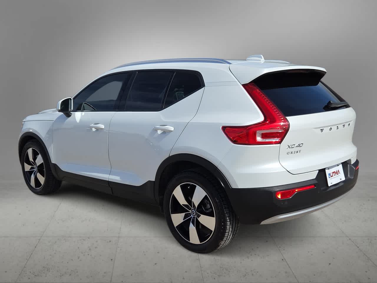 Thumbnail: 2021 Volvo XC40 - 6