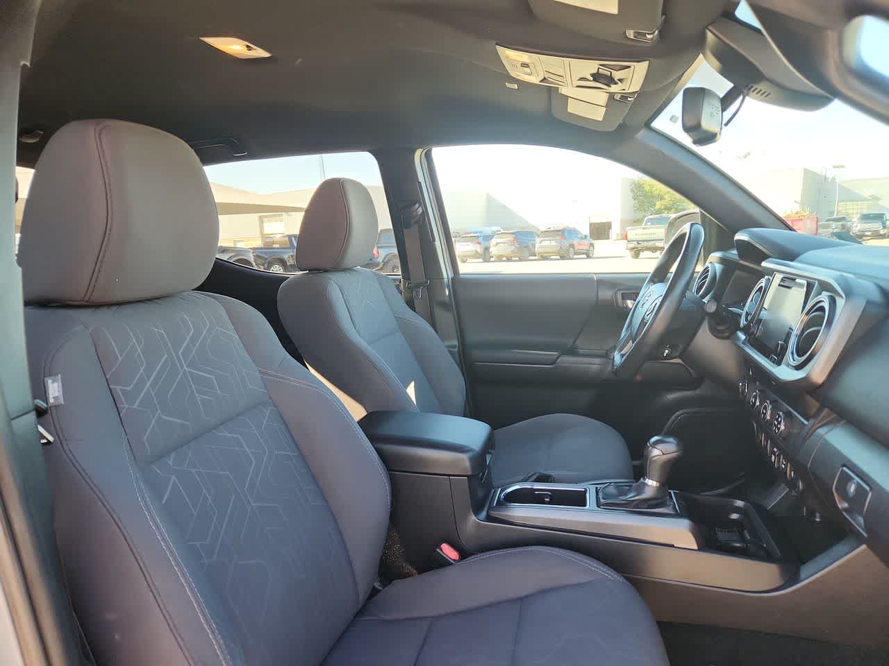 Thumbnail: 2019 Toyota Tacoma - 18